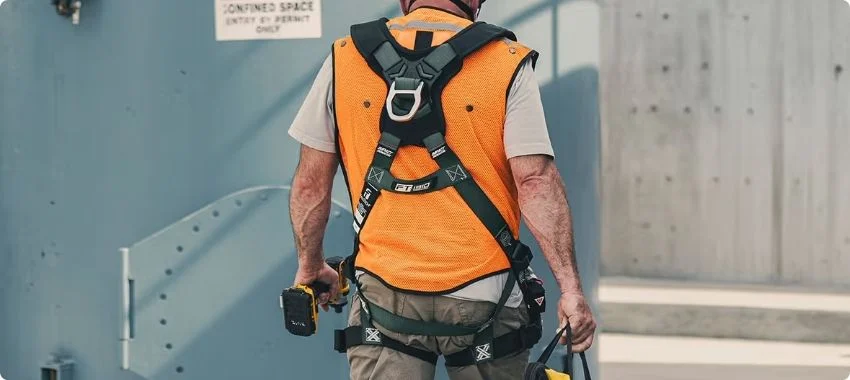Full body safety harness improving worker safety at heights